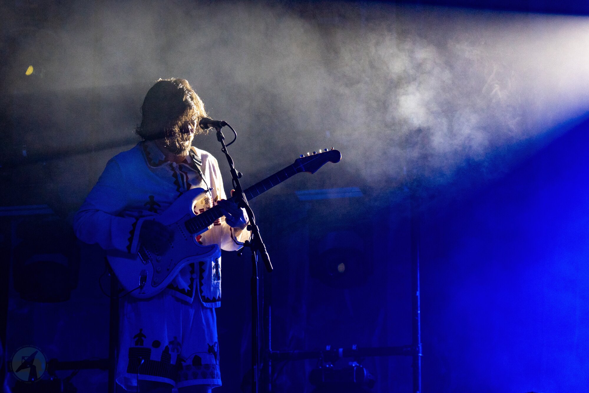 Simon Neil live